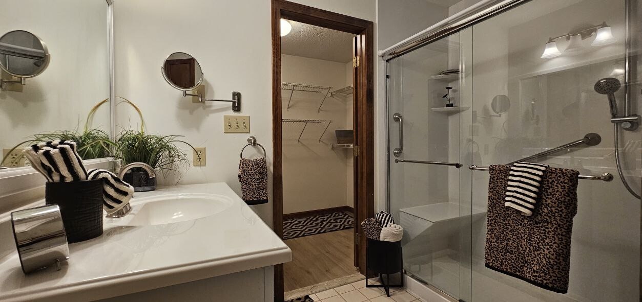 25 Washington Street, Unit 22 Bristol, CT 06010 - Photo 28 of 40 a kitchen with a refrigerator and a sink