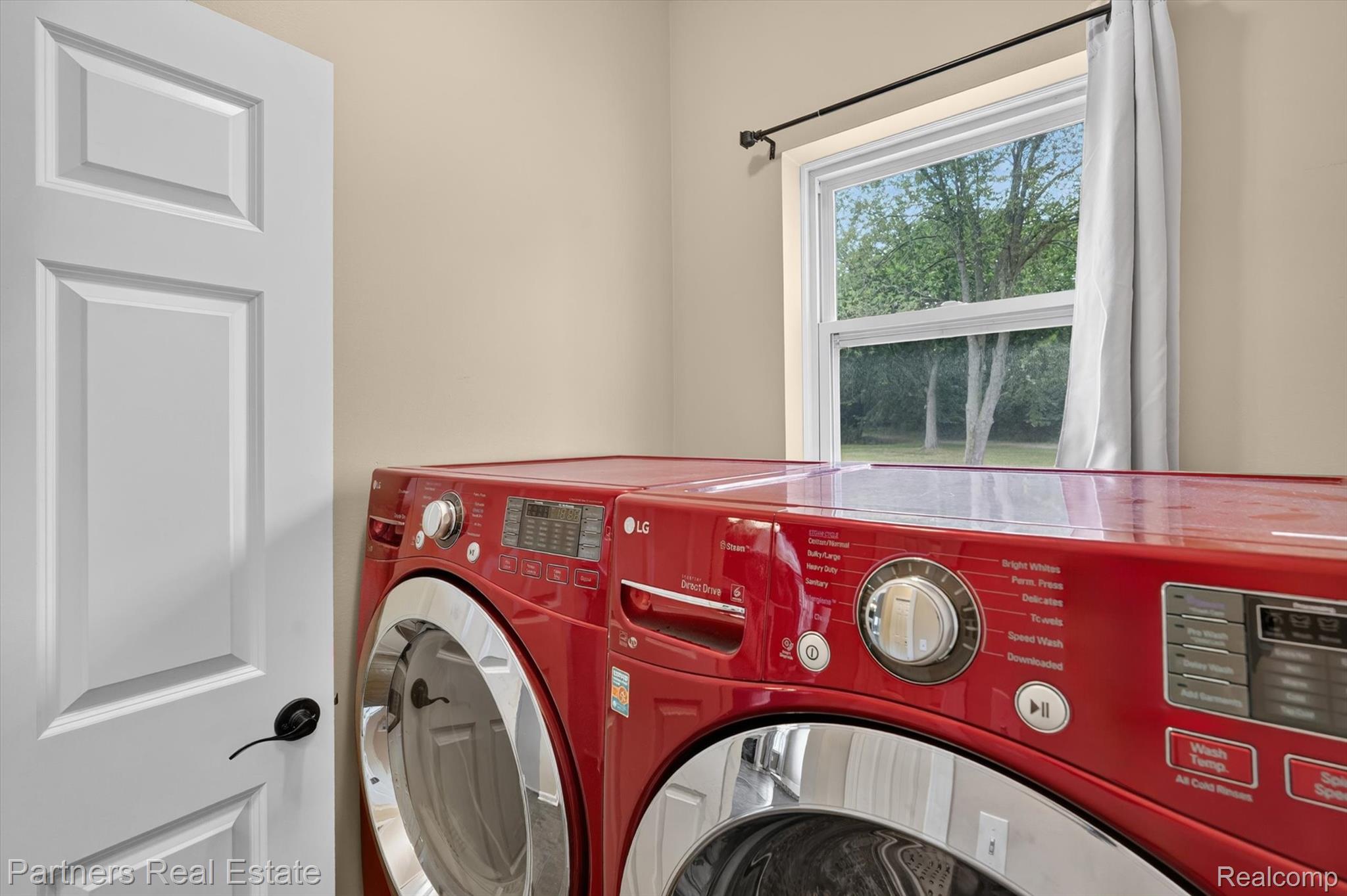 5127 East Clyde Road Howell, MI 48855 - Photo 20 of 60 22-5127-E-Clyde-Rd-WindowStill-Photography.jpg