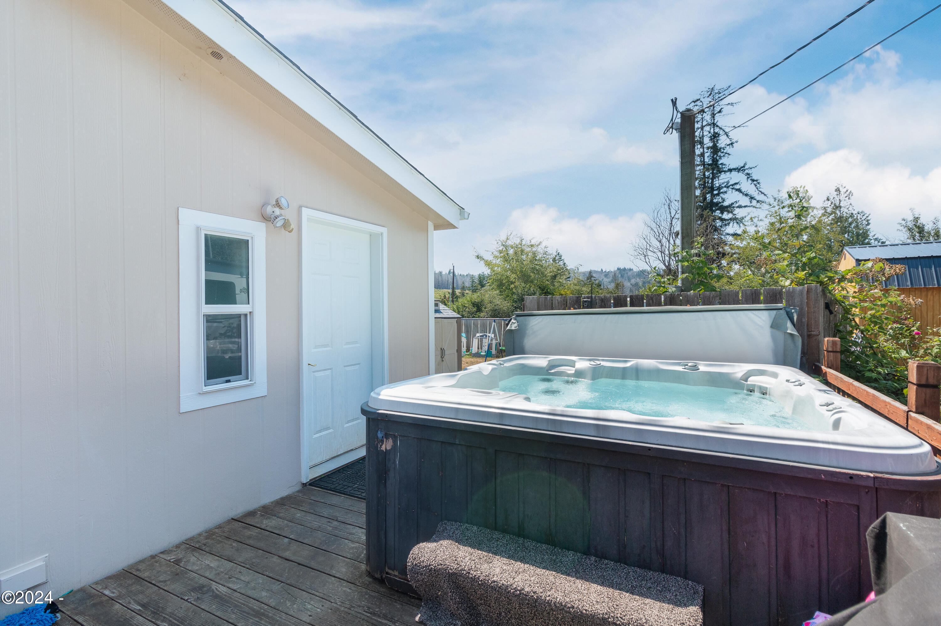 17 North Deer Valley Road Otis, OR 97368 - Photo 30 of 42 Hot tub