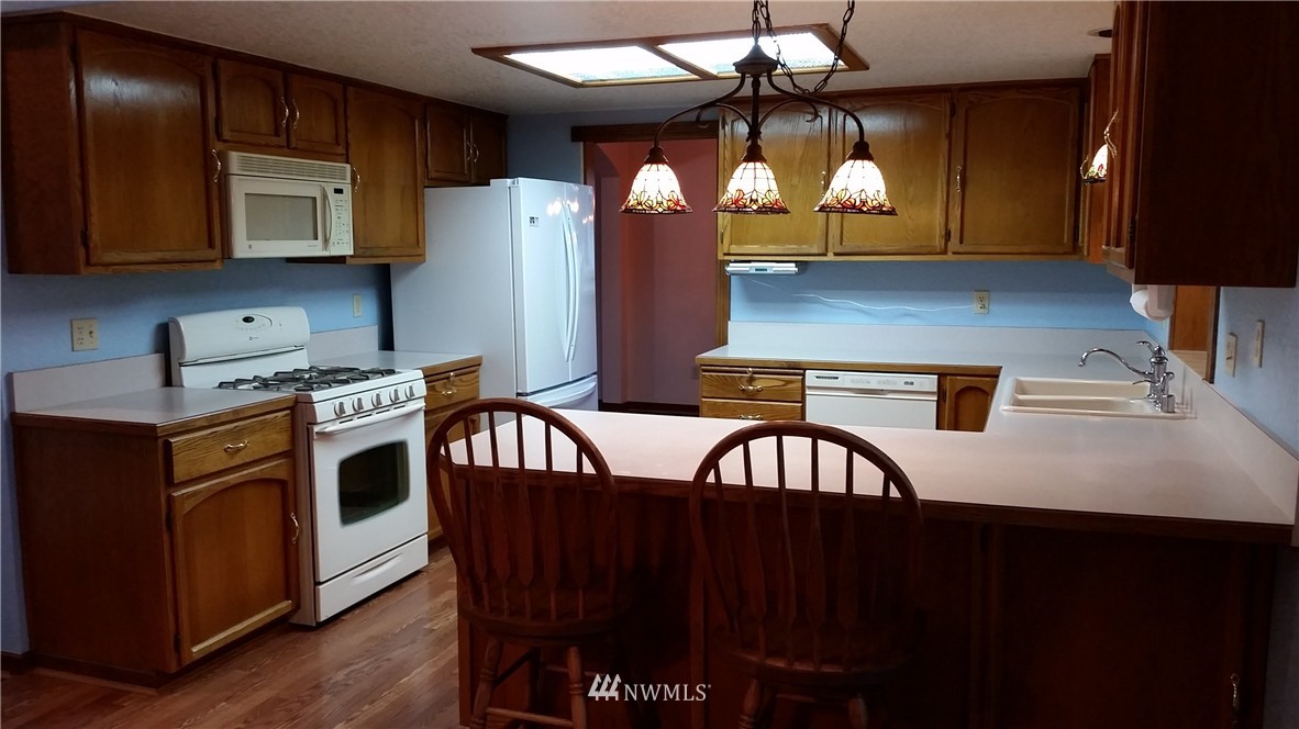 2910 165th Place Southeast Bothell, WA 98012 - Photo 4 of 13 Gallery Image 4