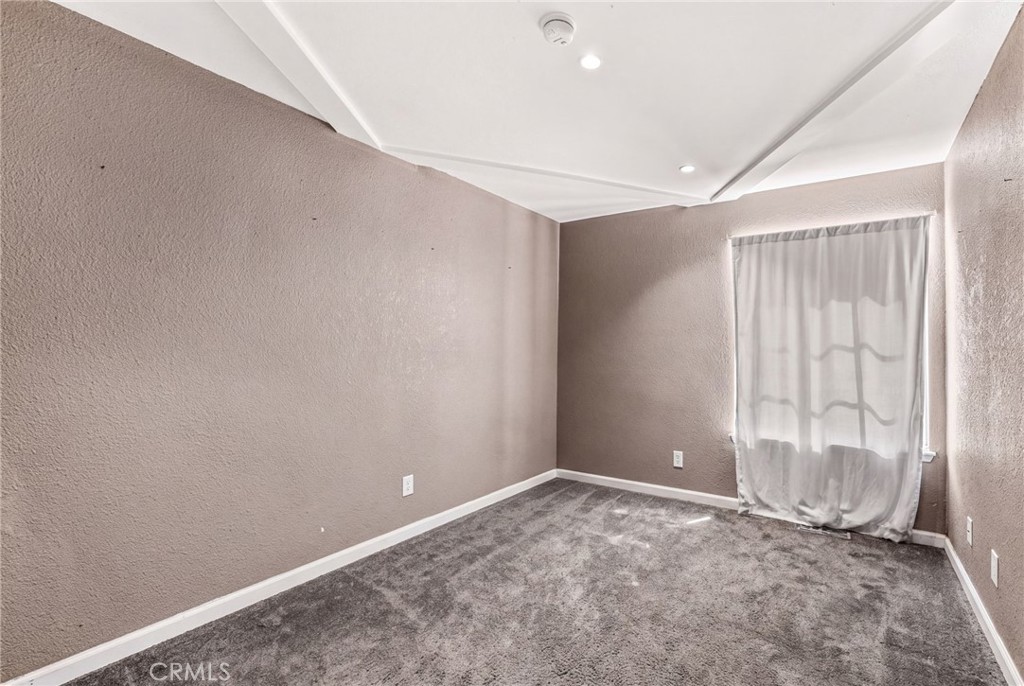 254 Hawthorne Street Rialto, CA 92376 - Photo 8 of 25 Gallery Image 8