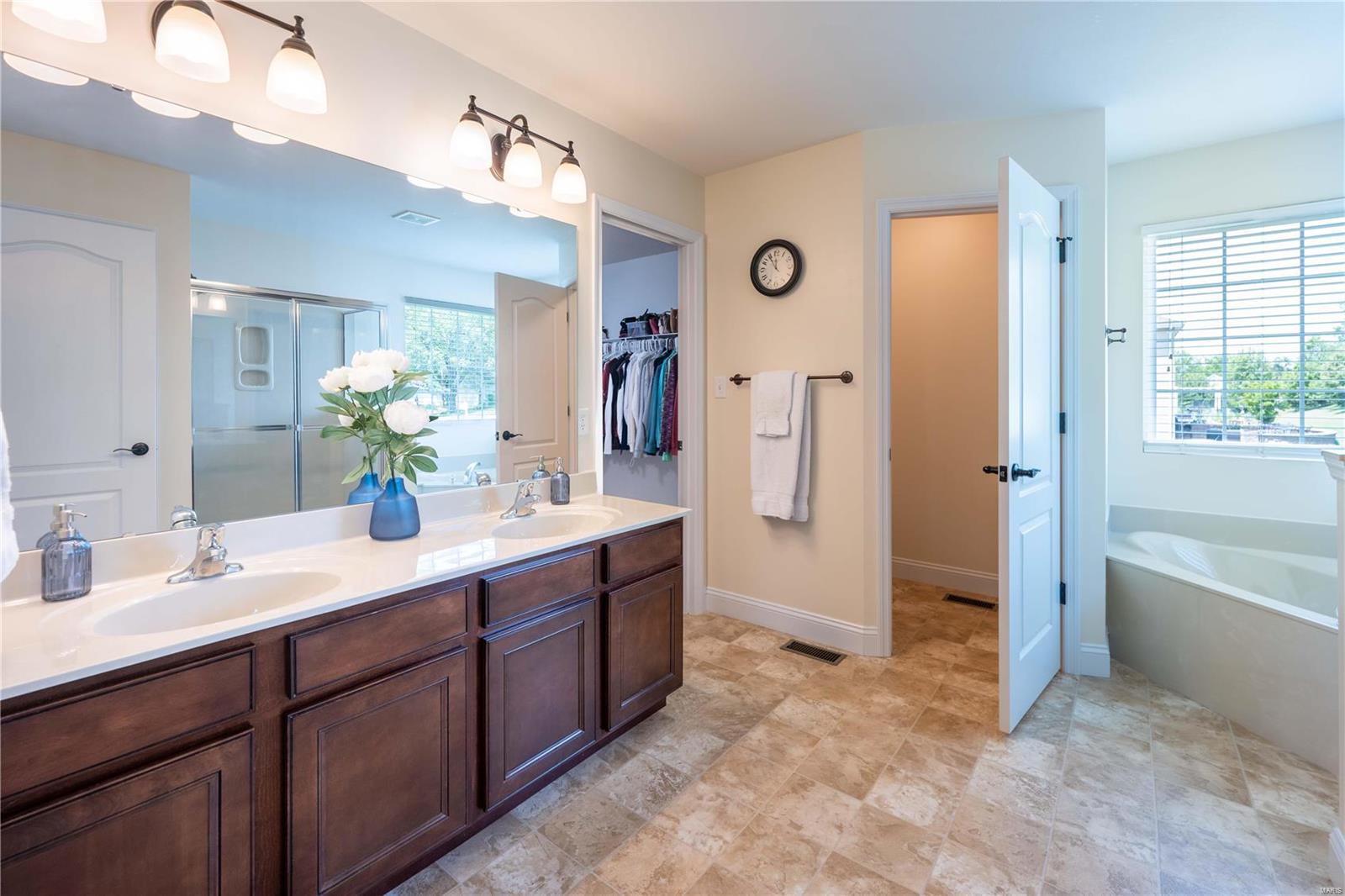 245 Magnolia Trace Drive Ballwin, MO 63021 - Photo 20 of 39