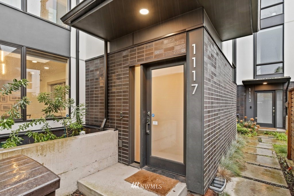 1117 East Howell Street Seattle, WA 98122 - Photo 3 of 30