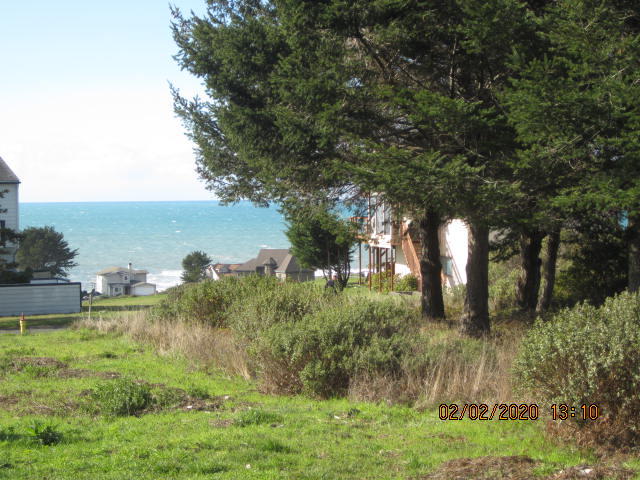186 Sea View Road Shelter Cove, CA 95589 - Photo 16 of 18 side R