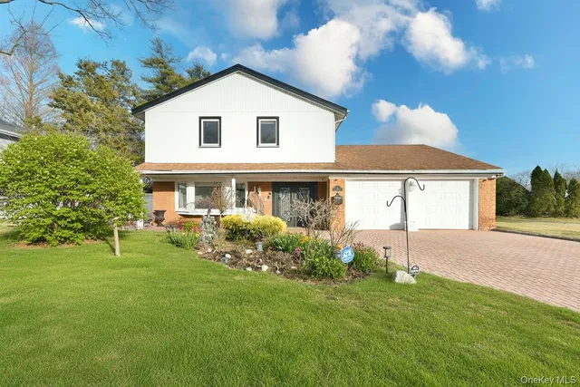 $1,430,000 | 116 Nottingham Road, Manhasset Hills, NY 11040