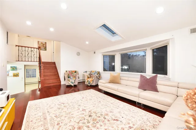 $1,430,000 | 116 Nottingham Road, Manhasset Hills, NY 11040