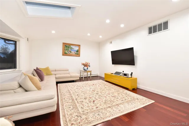 $1,430,000 | 116 Nottingham Road, Manhasset Hills, NY 11040