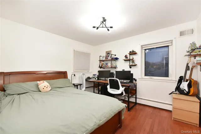 $1,430,000 | 116 Nottingham Road, Manhasset Hills, NY 11040