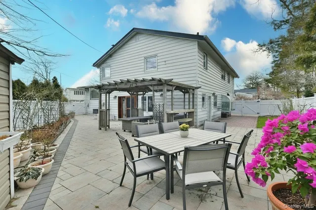 $1,430,000 | 116 Nottingham Road, Manhasset Hills, NY 11040