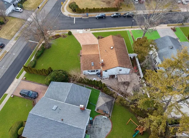 $1,430,000 | 116 Nottingham Road, Manhasset Hills, NY 11040