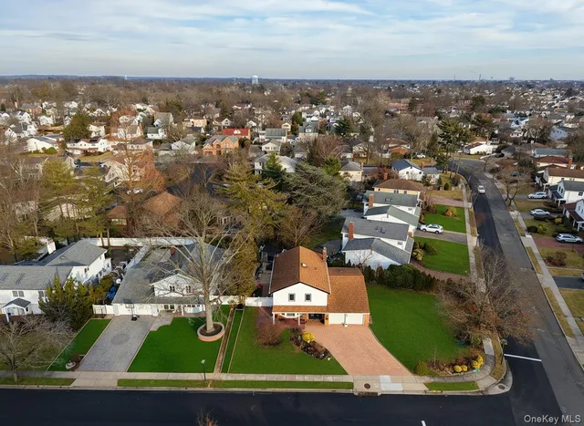 $1,430,000 | 116 Nottingham Road, Manhasset Hills, NY 11040