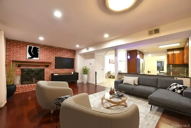 $1,430,000 | 116 Nottingham Road, Manhasset Hills, NY 11040