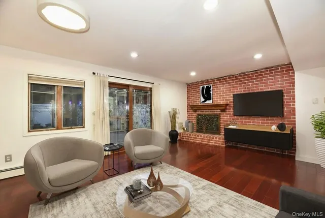 $1,430,000 | 116 Nottingham Road, Manhasset Hills, NY 11040