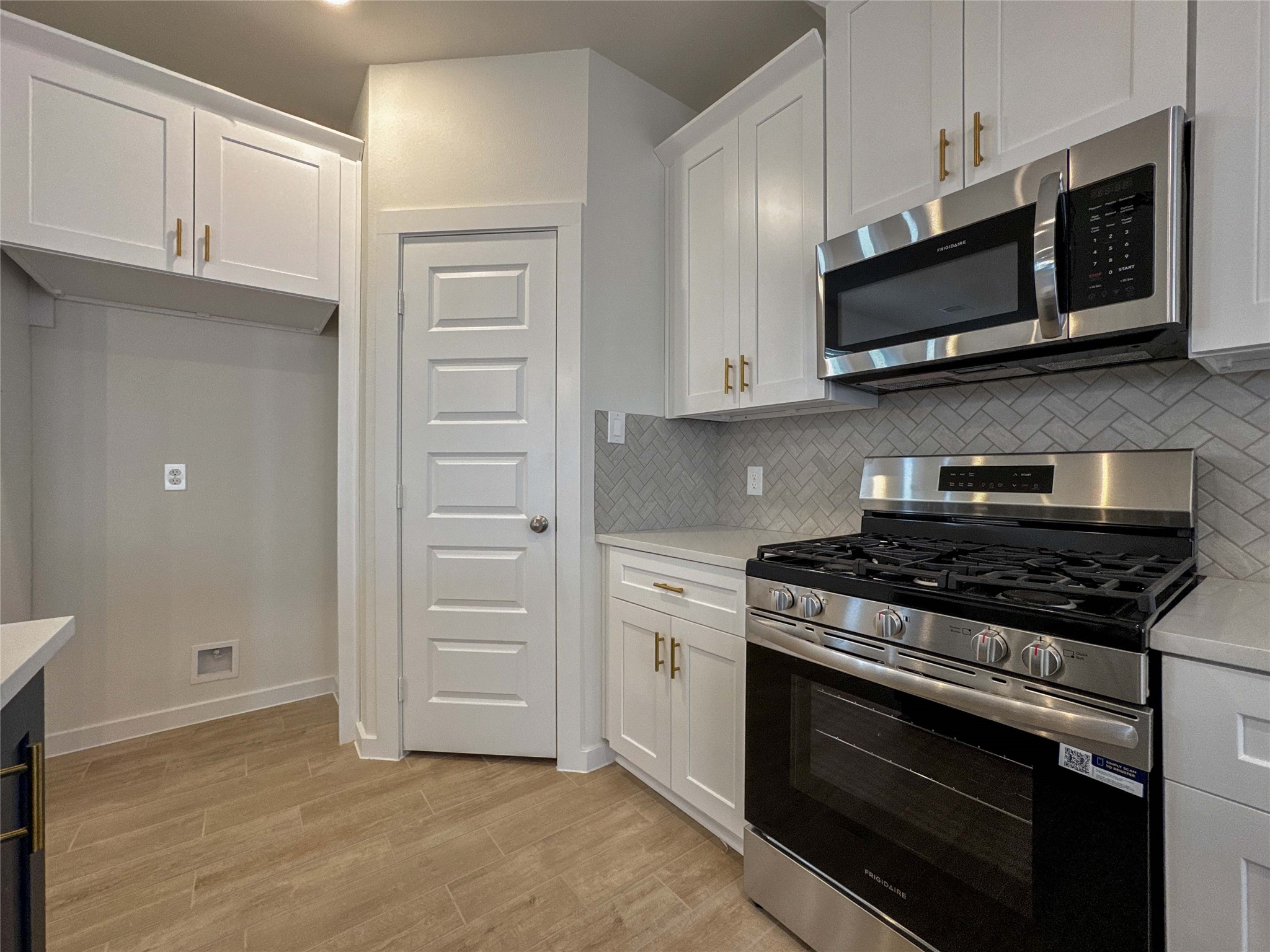 1115 Santee Court Rosharon, TX 77583 - Photo 8 of 24 a kitchen with stainless steel appliances granite countertop a stove and a microwave