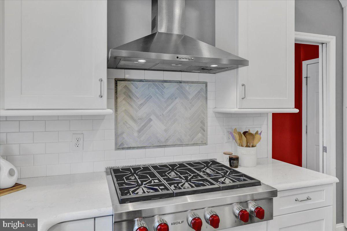 13 Ridgefield Drive Lancaster, PA 17602 - Photo 18 of 68 Wolf 6 burner gas cooktop