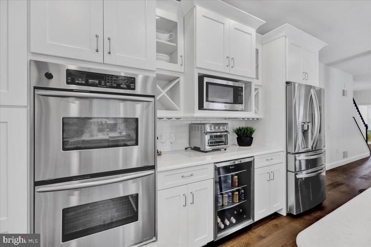 13 Ridgefield Drive Lancaster, PA 17602 - Photo 20 of 68 Double wall oven- beverage area