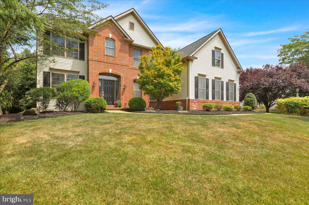 13 Ridgefield Drive Lancaster, PA 17602 - Photo 2 of 68 Stately exterior!