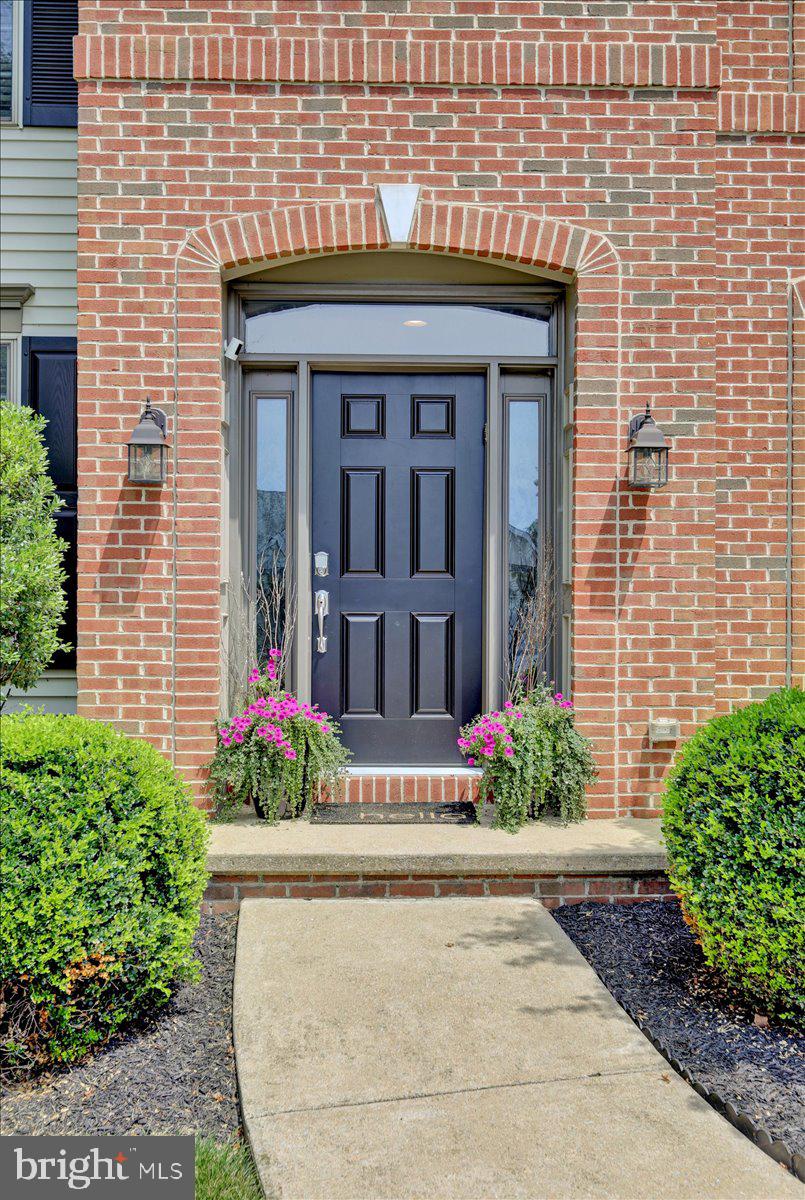 13 Ridgefield Drive Lancaster, PA 17602 - Photo 4 of 68 New Entry door with sidelite glass!