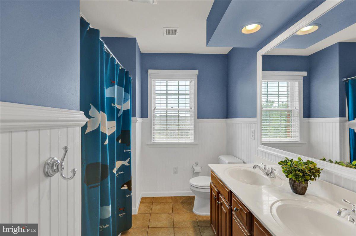 13 Ridgefield Drive Lancaster, PA 17602 - Photo 49 of 68 Hall full bath-double bowl vanity