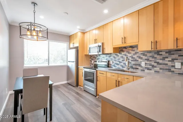 $325,000 | 721 East Montebello Avenue, Unit 225, Phoenix, AZ 85014