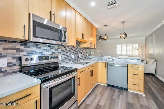 $325,000 | 721 East Montebello Avenue, Unit 225, Phoenix, AZ 85014