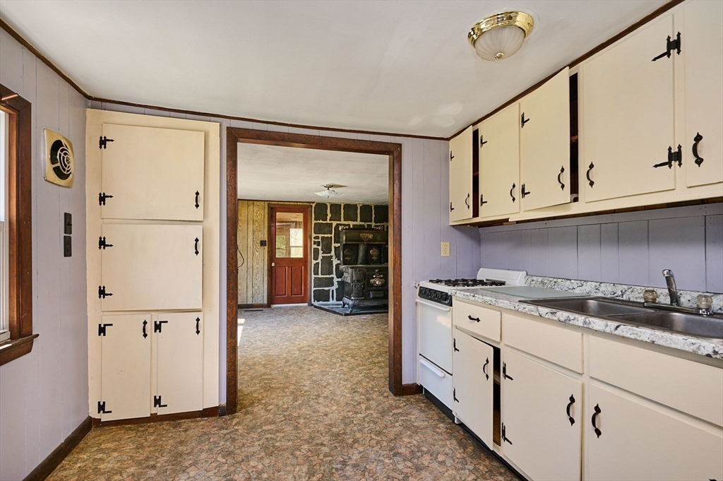 7 Pine Valley Road Northampton, MA 01062 - Photo 7 of 33 Gallery Image 7