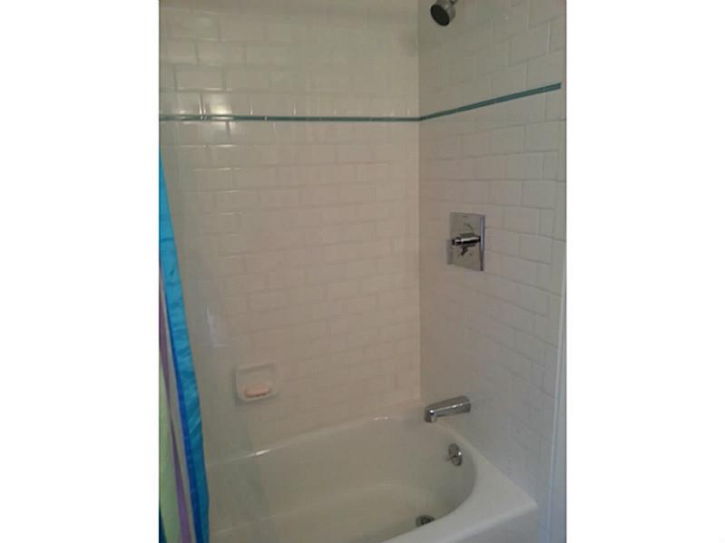 4 Standish Road Jamestown, RI 02835 - Photo 12 of 13 Bathroom. Common Bath with Tub and Subway Tile Surround