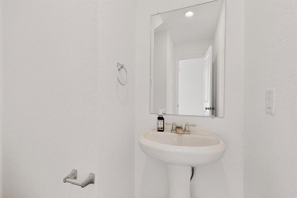 161 Boxberry Way Princeton, TX 75407 - Photo 9 of 35