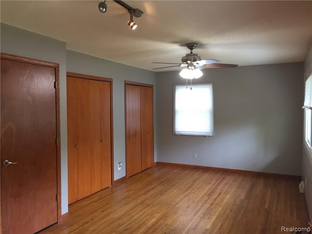 4224 Edmore Road Waterford, MI 48329 - Photo 18 of 25 A8790BDA-CBFD-446D-94EF-AF5BFFC6247E.jpeg