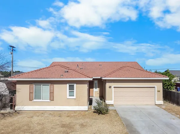 $420,000 | 1724 West Summer Blossom Way, Hanford, CA 93230