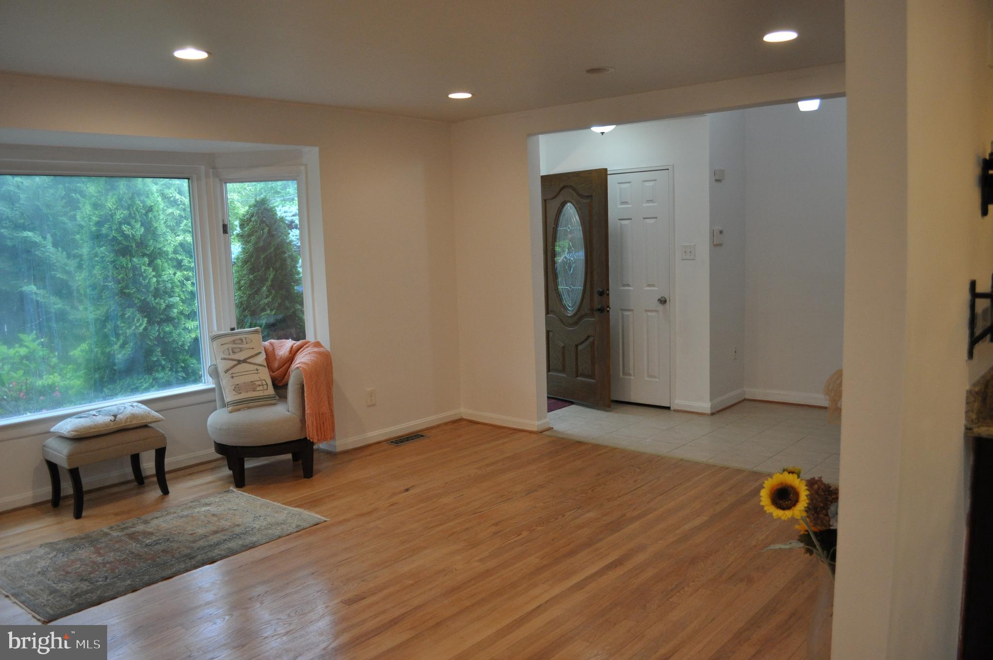 6000 Greentree Road Bethesda, MD 20817 - Photo 4 of 18 Living room