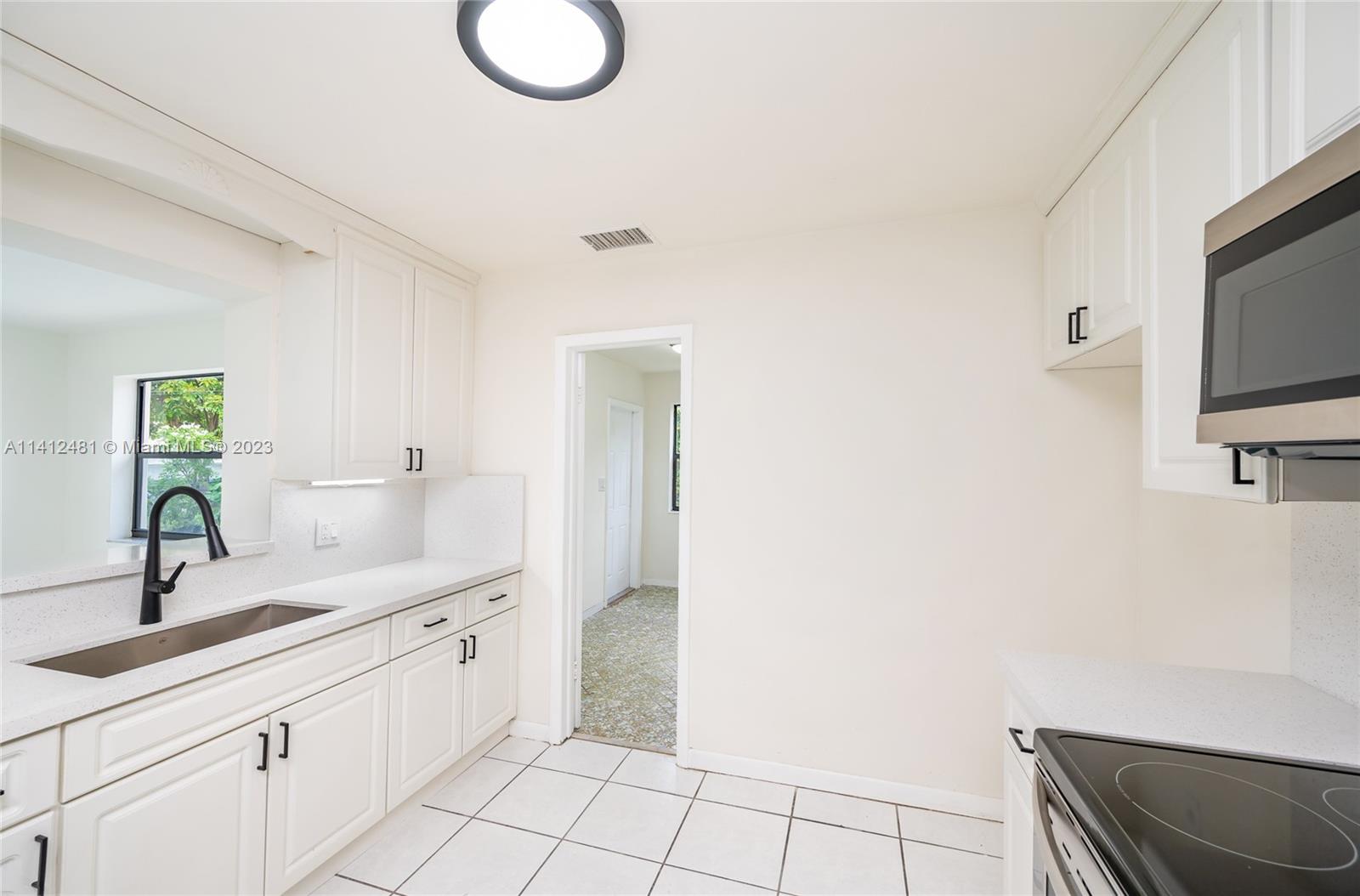 532 Northwest 15th Street Homestead, FL 33030 - Photo 15 of 32 a bathroom with a sink a mirror and shower