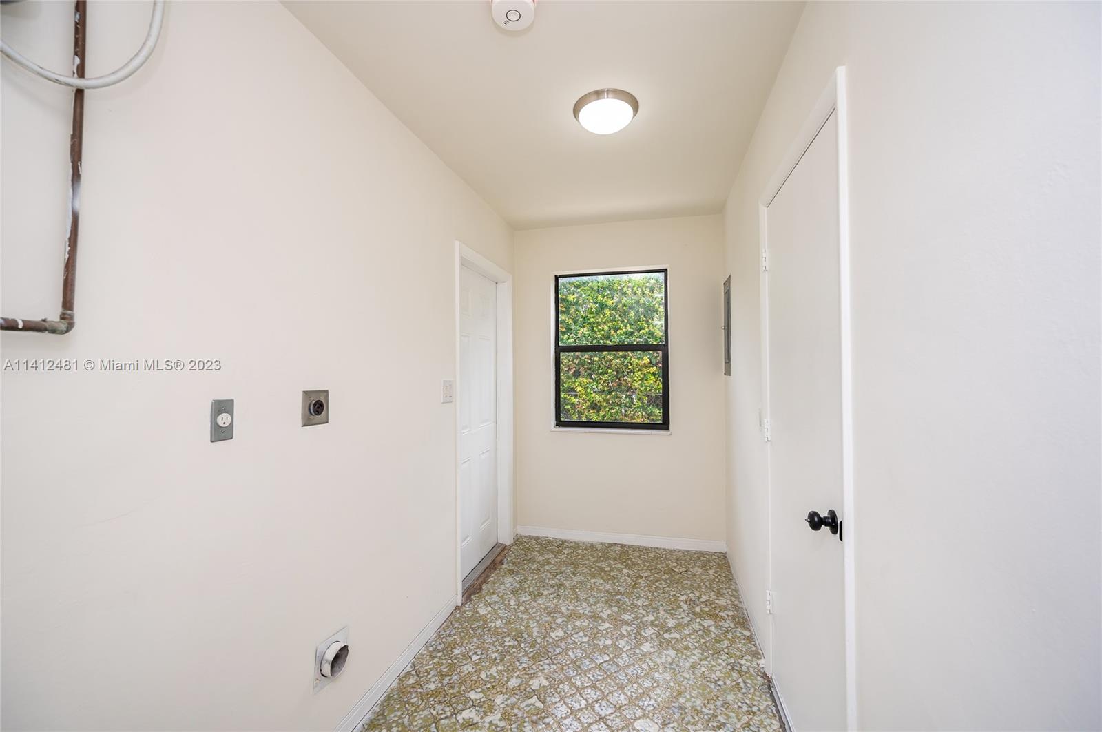 532 Northwest 15th Street Homestead, FL 33030 - Photo 9 of 32 a view of hallway with window