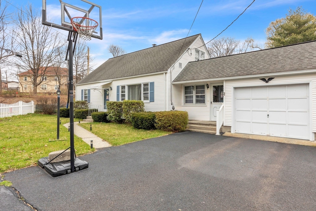 89 Silver Street West Springfield, MA 01089 - Photo 5 of 39 Gallery Image 5