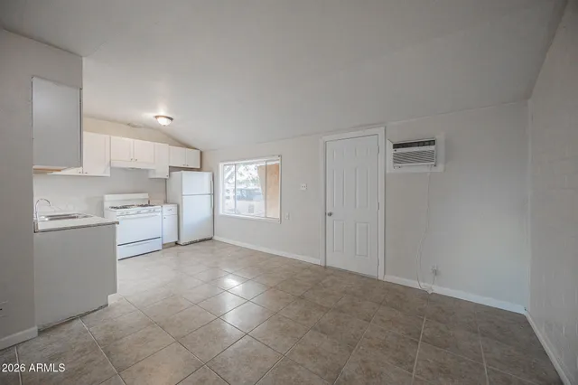 $995 | 864 East Chandler Boulevard, Unit 15, Chandler, AZ 85225