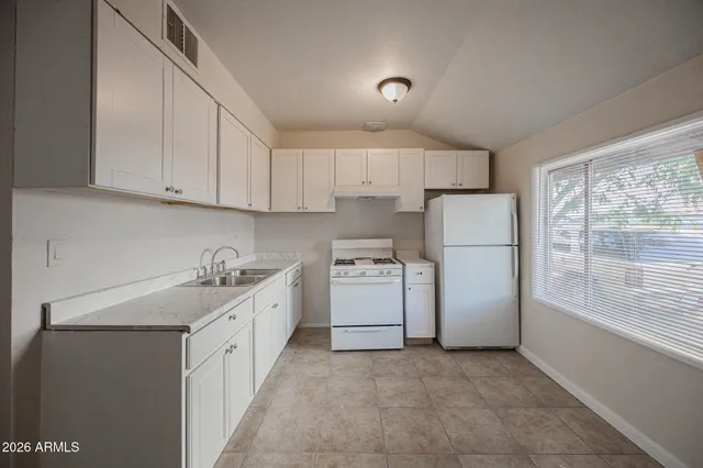 $995 | 864 East Chandler Boulevard, Unit 15, Chandler, AZ 85225