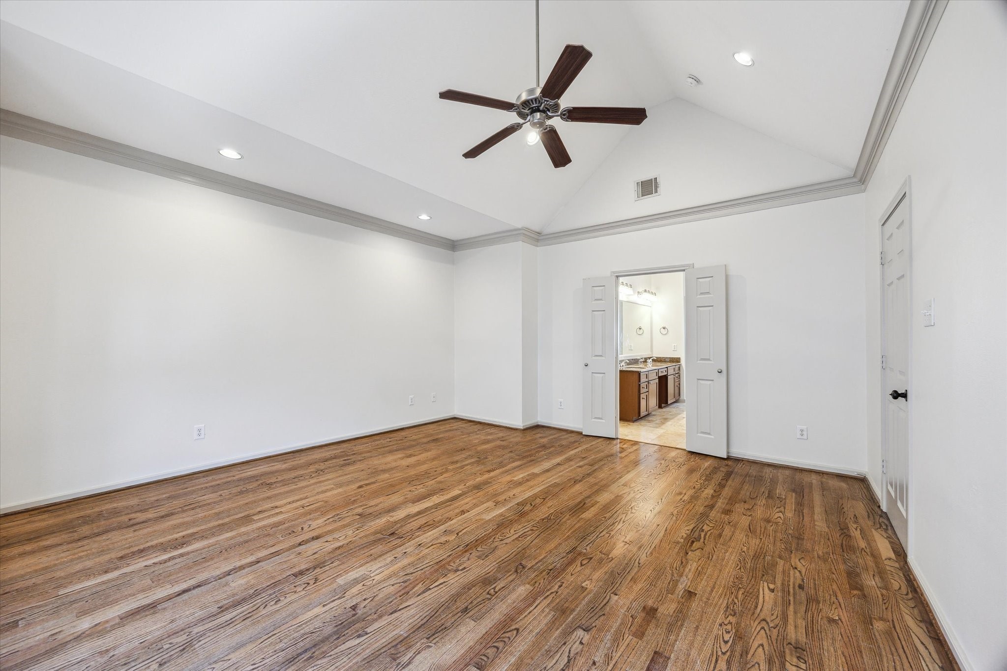 5334 Kiam Street, Unit C Houston, TX 77007 - Photo 13 of 23 a view of a livingroom with a ceiling fan and wooden floor