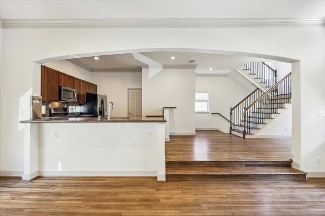 a view of entryway and kitchen