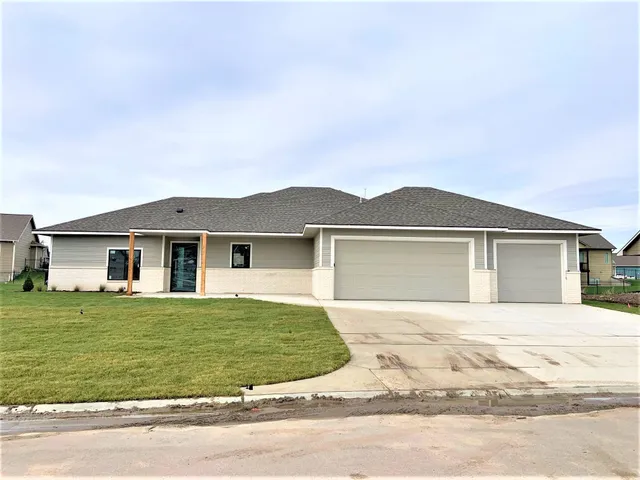 $379,344 | 2313 South Nicole Street, Andover, KS 67002