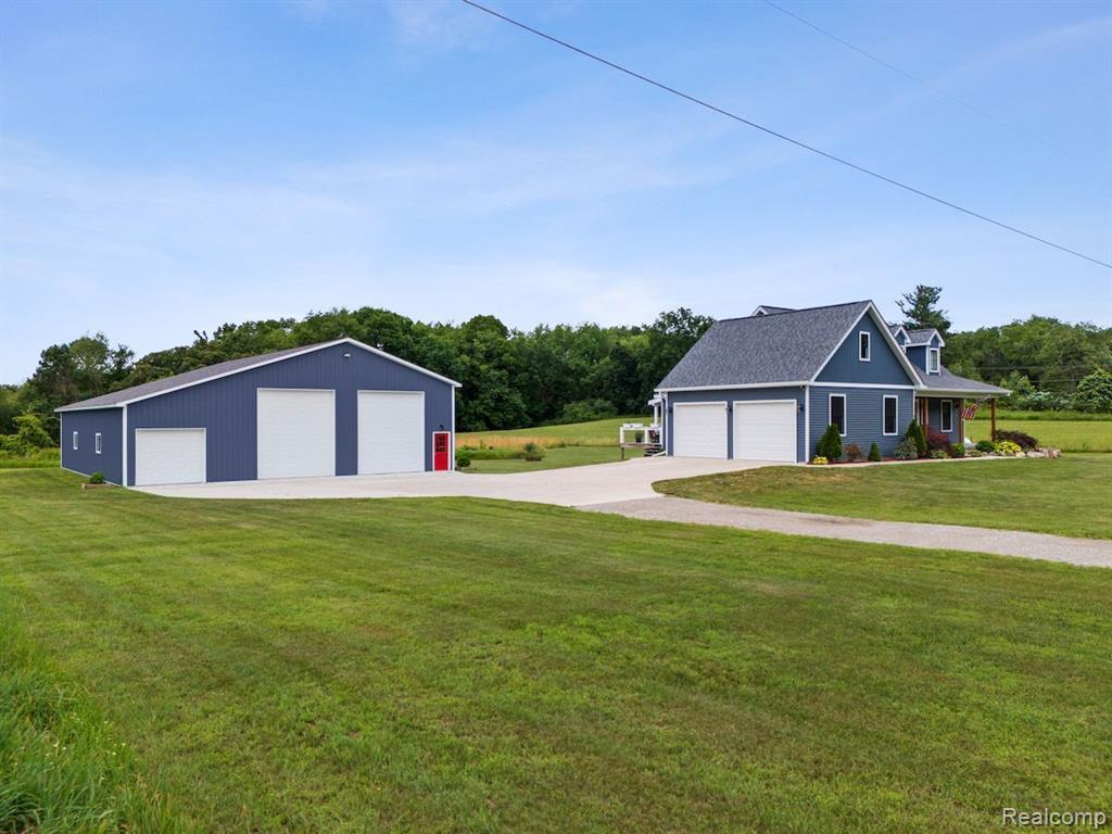 4711 Fenton Road Hartland, MI 48353 - Photo 2 of 47