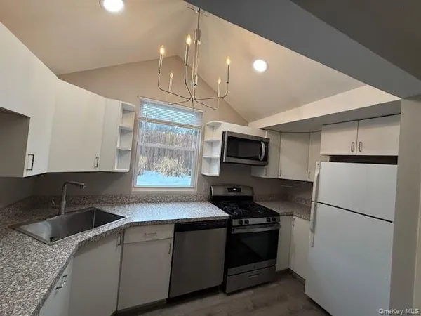 $2,650 | 35 Youngs Hill Road, Huntington, NY 11743