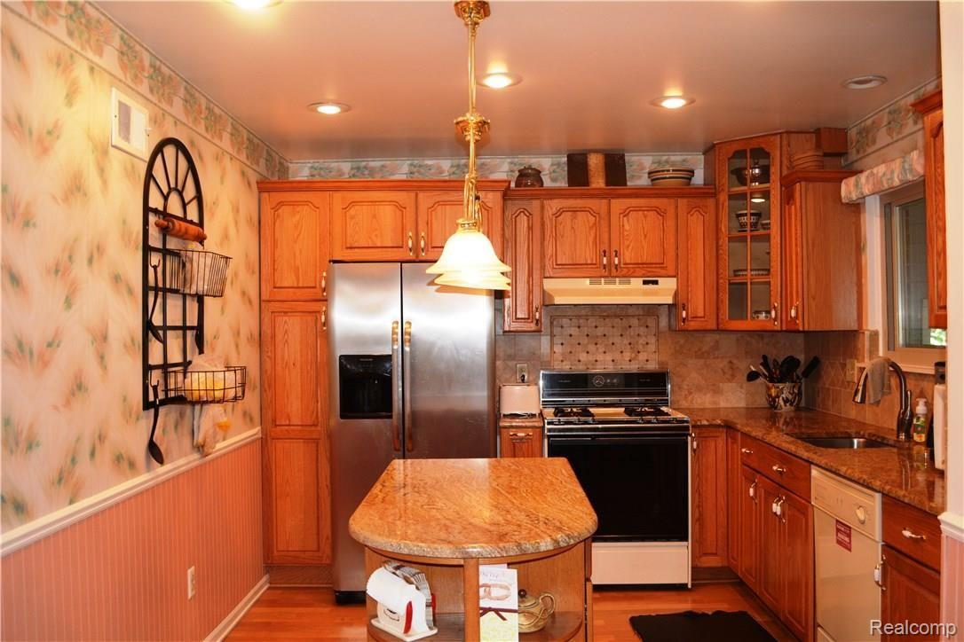 6163 Raintree Drive Canton, MI 48187 - Photo 8 of 18 8.JPG