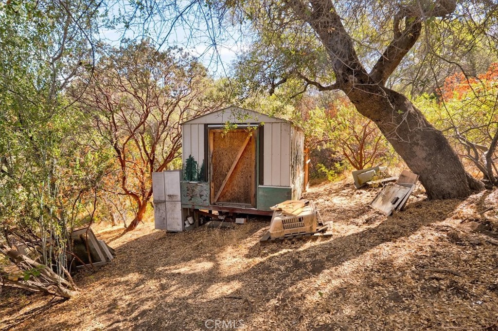 3279 Quail Run Road Mariposa, CA 95338 - Photo 18 of 41 a backyard of a house with large trees and wooden fence