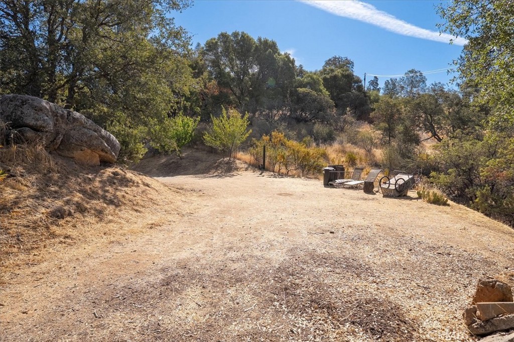 3279 Quail Run Road Mariposa, CA 95338 - Photo 32 of 41 a view of side of snow with trees around