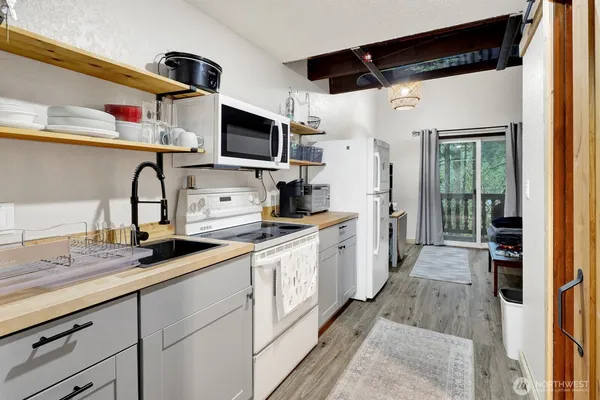 $220,000 | 10433 Mt Baker Highway, Unit 2010A, Deming, WA 98244