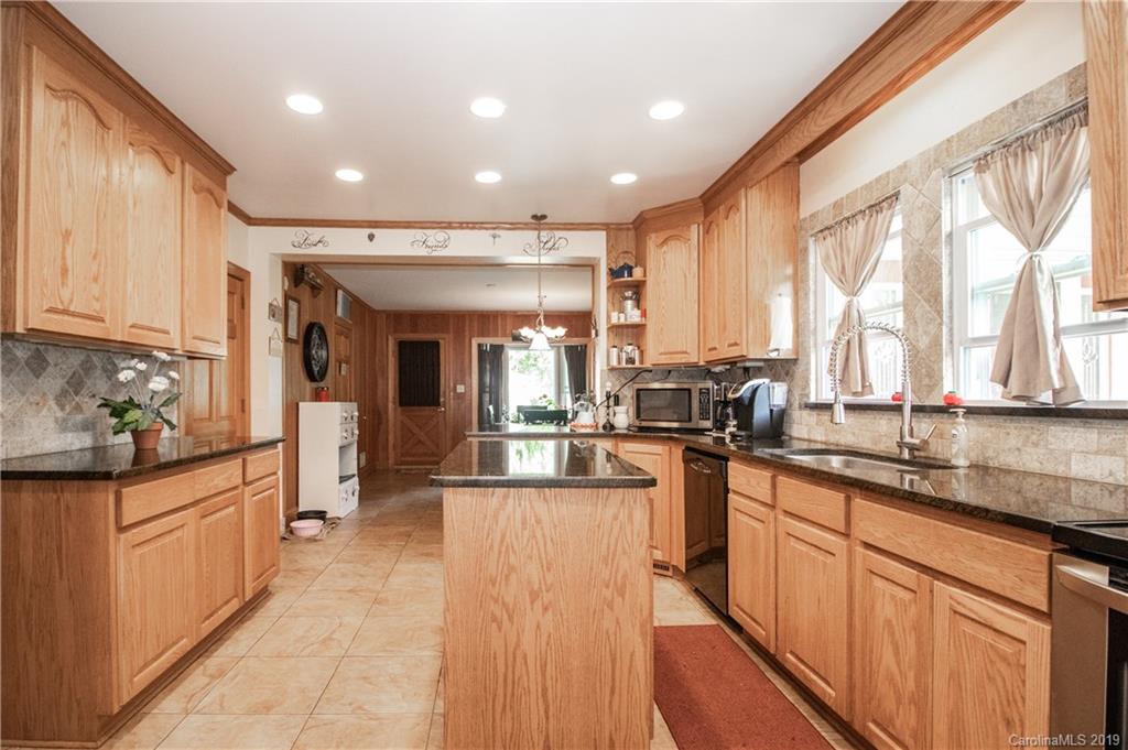 407 Mullis Road Harmony, NC 28634 - Photo 3 of 24 Gallery Image 3