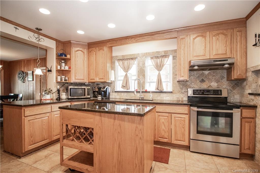 407 Mullis Road Harmony, NC 28634 - Photo 4 of 24 Gallery Image 4