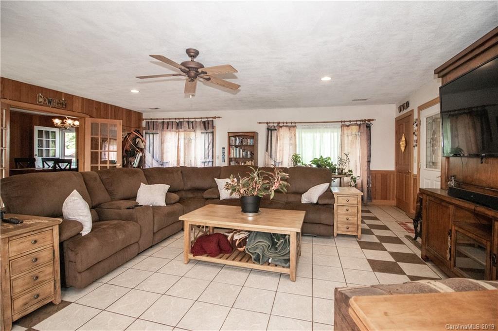 407 Mullis Road Harmony, NC 28634 - Photo 7 of 24 Gallery Image 7