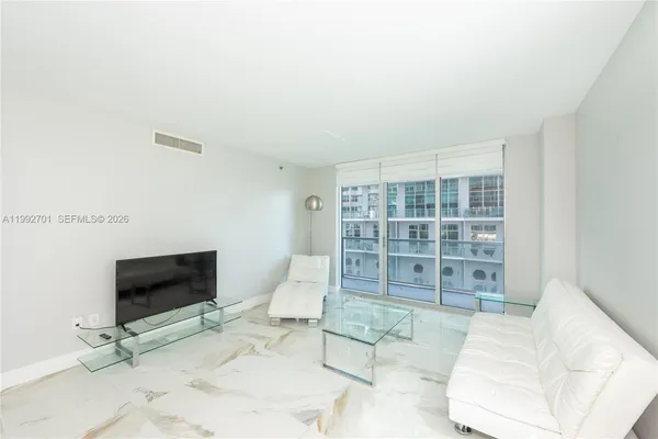 $3,900 | 55 Southeast 6th Street, Unit 1207, Miami, FL 33131