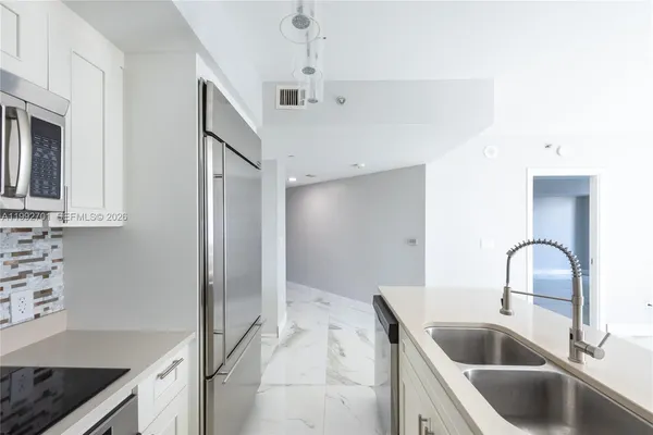 $3,900 | 55 Southeast 6th Street, Unit 1207, Miami, FL 33131